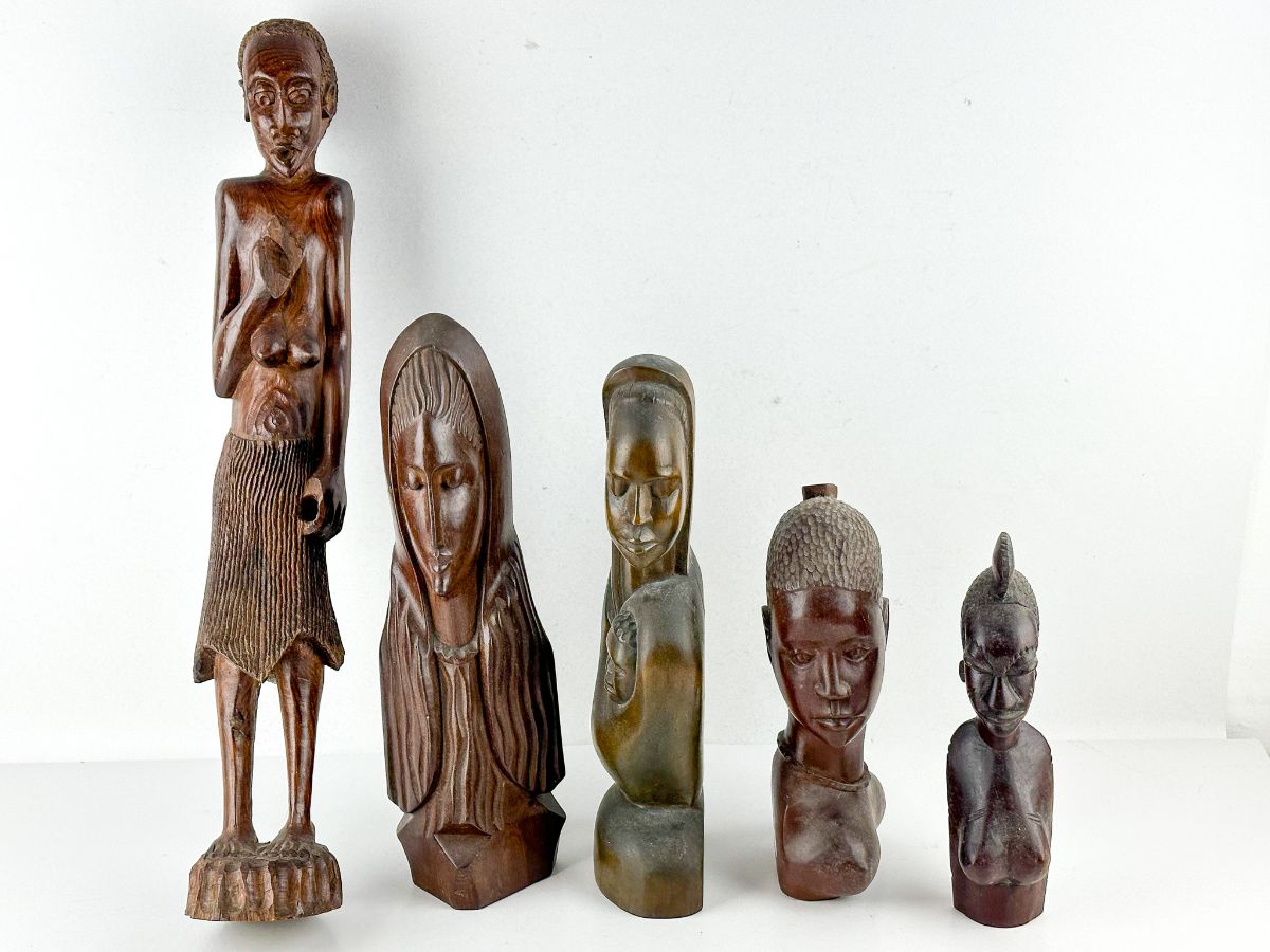 Cinco Figuras Femininas Africanas