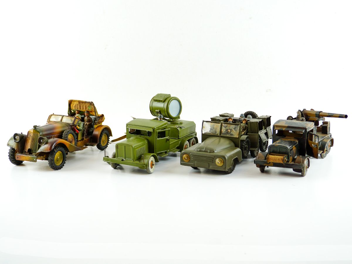 4 Carros Militares