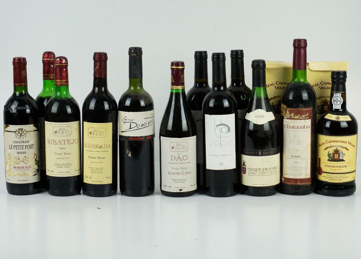 13 Garrafas de Vinhos