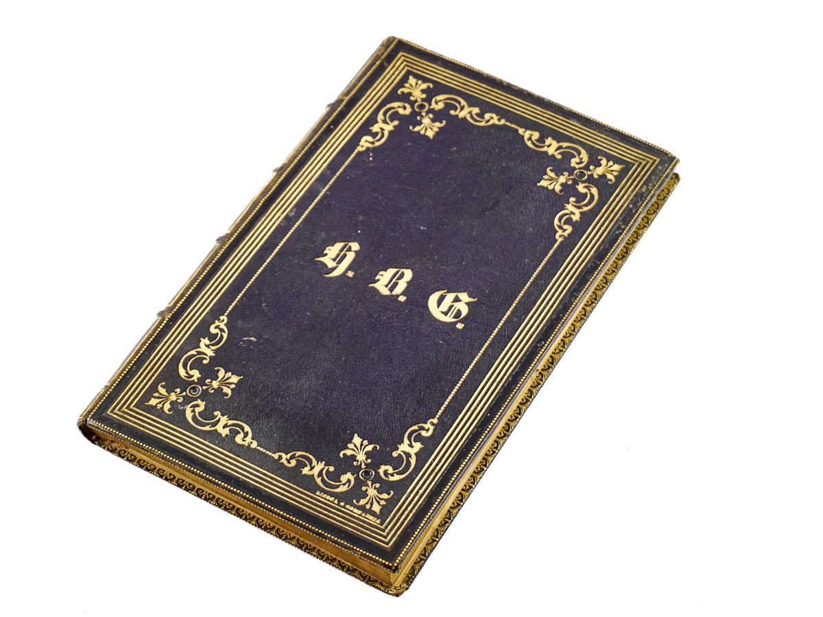 Memória Acerca do Bispado de Beja – Encadernação com super-libros (1880)