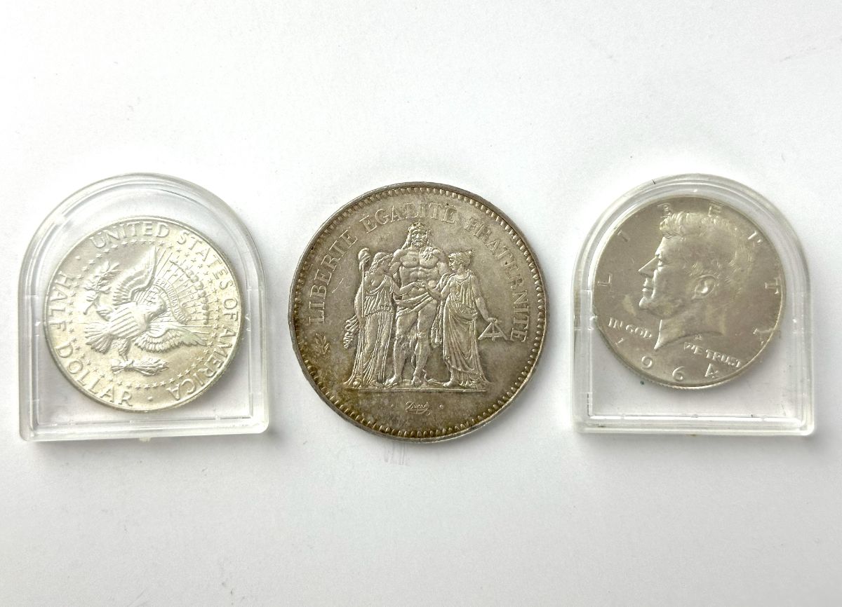 3 Moedas estrangeiras em prata