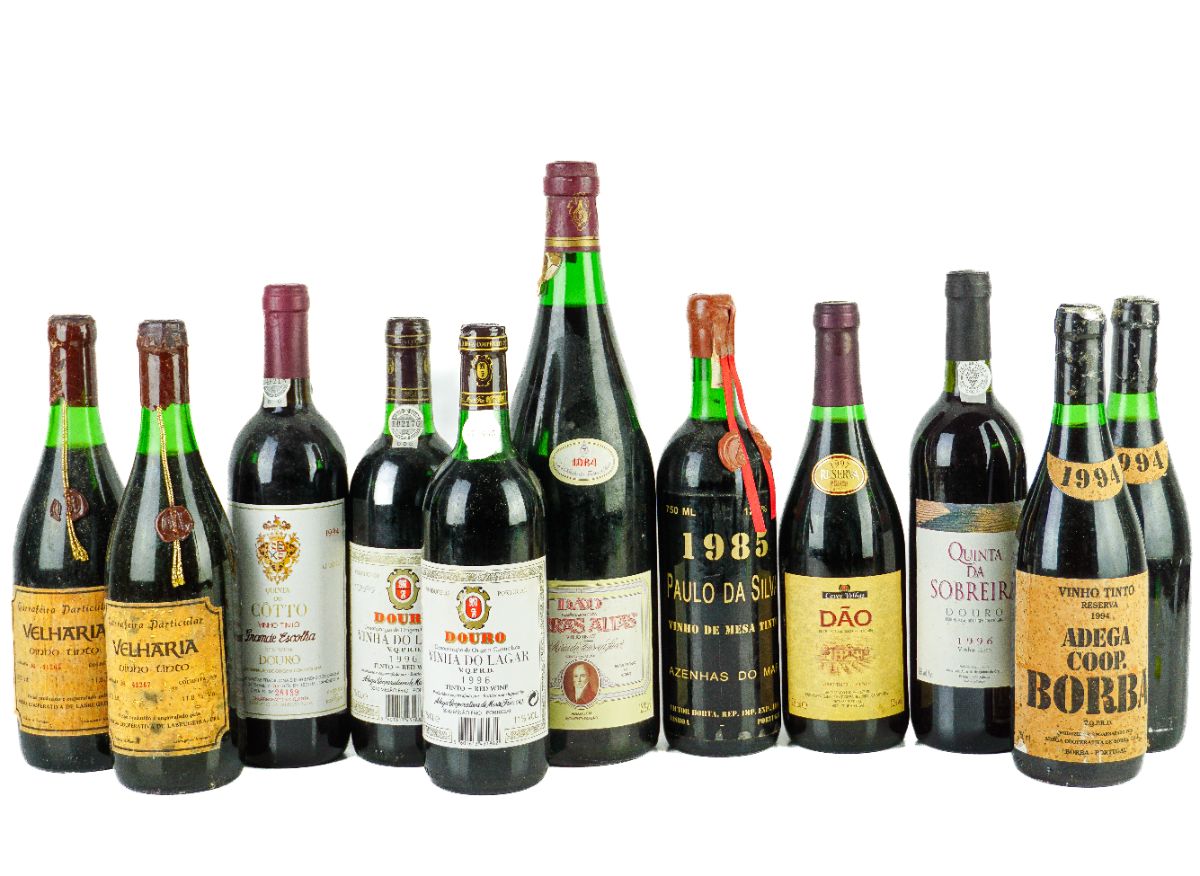 11 Garrafas de vinho tinto